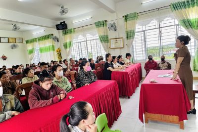 HỌP PHỤ HUYNH HỌC SINH ĐẦU NĂM TẠI TRƯỜNG MẦM NON SƠN MAI.             Nhằm tăng cường sự phối hợp giữa gia đình và nhà trường trong công tác chăm sóc, nuôi dưỡng và giáo dục trẻ, Trường Mầm non Sơn Mai tổ chức buổi họp phụ huynh học sinh với sự tham gia của Ban Giám hiệu, giáo viên các lớp và toàn thể cha mẹ học sinh.  Tại buổi họp, nhà trường đã thông tin đến phụ huynh một số nội dung trọng tâm trong công tác chăm sóc, nuôi dưỡng và giáo dục trẻ trong năm học. Buổi họp phụ huynh học sinh Trường Mầm non Sơn Mai diễn ra trong tinh thần cởi mở, thân thiện và trách nhiệm. Nhà trường trân trọng cảm ơn sự quan tâm, đồng hành và những ý kiến đóng góp của quý phụ huynh.  Sự phối hợp giữa gia đình – nhà trường – xã hội là yếu tố quan trọng góp phần tạo nên môi trường giáo dục an toàn, yêu thương và phù hợp với trẻ mầm non. Nhà trường mong tiếp tục nhận được sự đồng hành của quý phụ huynh trong suốt quá trình chăm sóc và giáo dục trẻ.